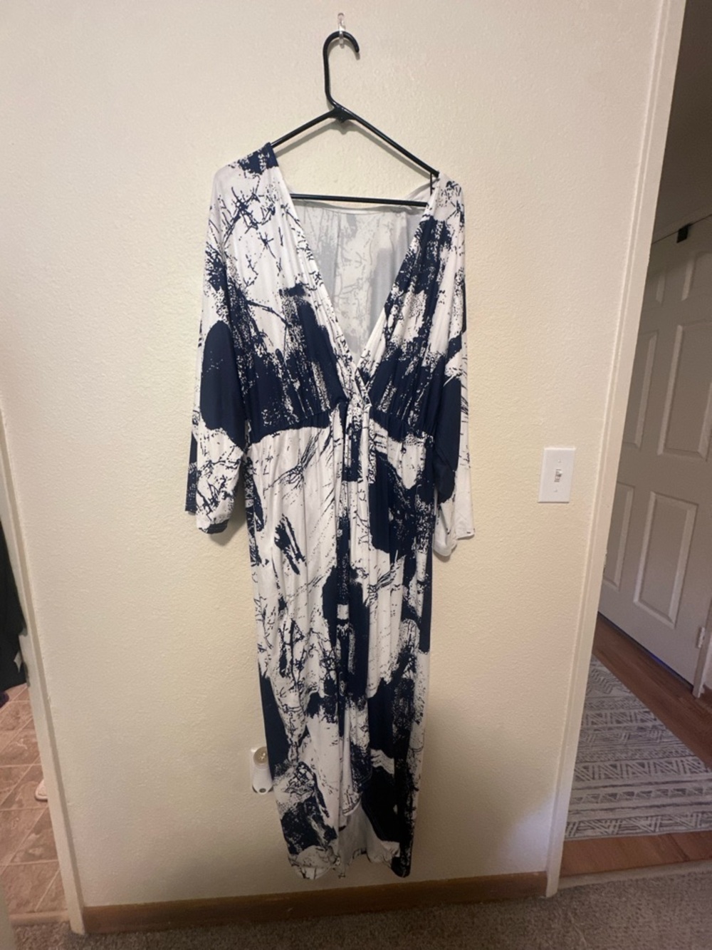 SHEIN White and Navy Blue Tie-Dye Maxi Dress